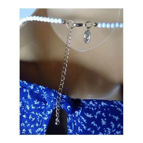 Charming Charlie White Flower Necklace - Picture 3 of 3